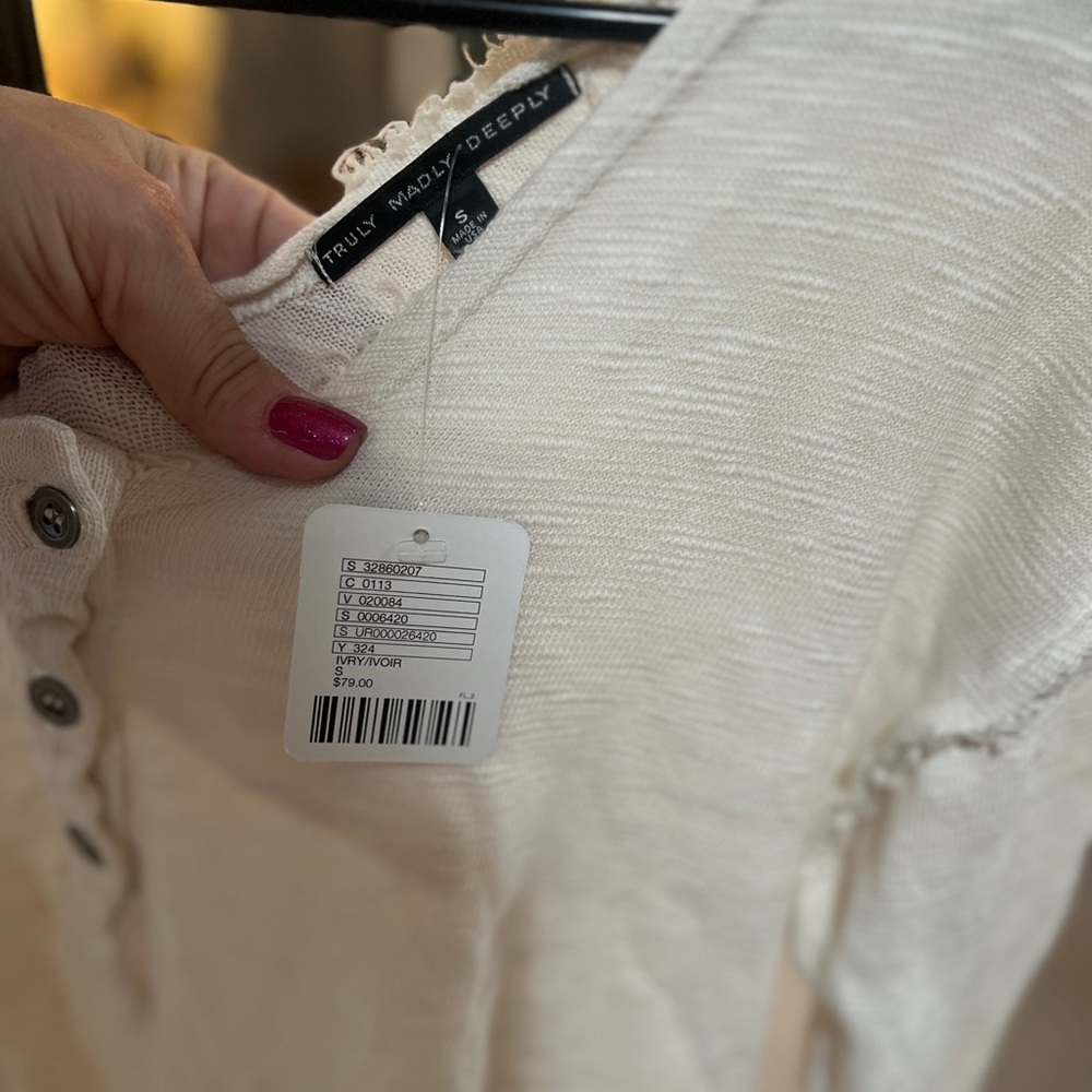 Truly Madly Deeply Cream Buttoned Top - Picture 4 of 5